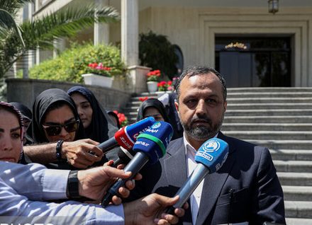 خاندوزی: بسته دولت برای «مهار تورم و رشد تولید» ظرف چند روز آینده نهایی میشود خاندوزی: بسته دولت برای «مهار تورم و رشد تولید» ظرف چند روز آینده نهایی میشود
