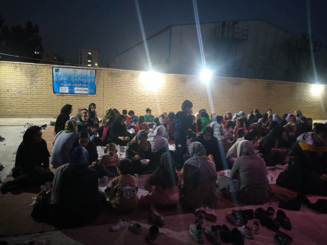 برپایی سفره های افطاری در رویداد طرح ارتقاء فرهنگ آپارتمان نشینی منطقه ۱۹تهران