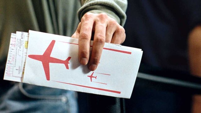آذری: افزایش قیمت بلیت هواپیما در وضعیت کنونی درست نیست