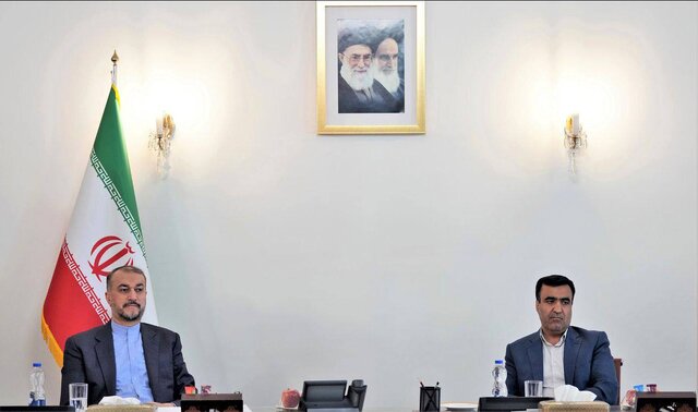 نشست مشترک سلاجقه و امیرعبداللهیان برای برگزاری کنفرانس مقابله با گرد و غبار نشست مشترک سلاجقه و امیرعبداللهیان برای برگزاری کنفرانس مقابله با گرد و غبار