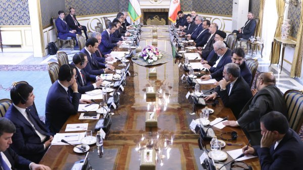 ایران مانعی برای گسترش روابط با همسایگان نمی بیند ایران مانعی برای گسترش روابط با همسایگان نمی بیند