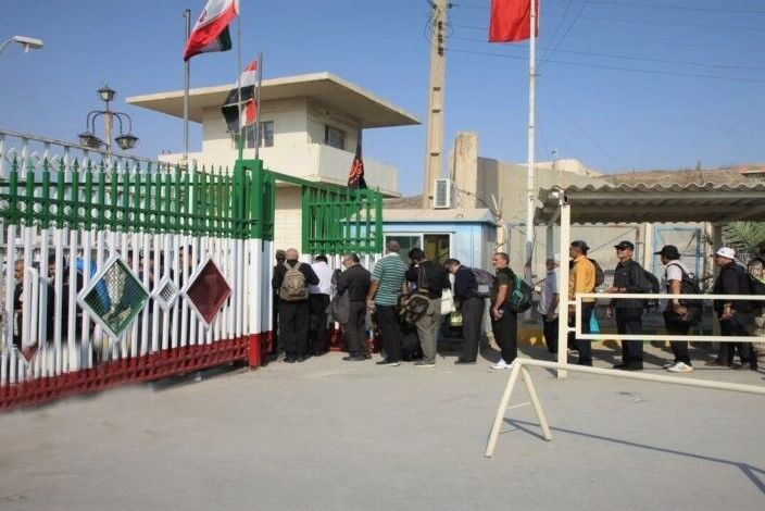 مقام عراقی: زائران ایرانی از گذرگاه المنذریه ظرف یکساعت وارد خاک عراق می‌شوند