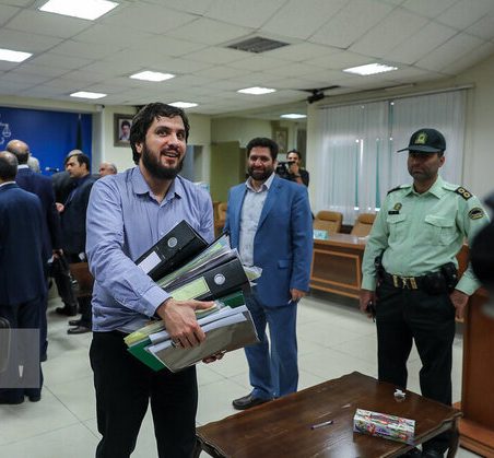 هادی رضوی از محکومان پرونده بانک سرمایه آزاد شده است/ پرونده فولاد مبارکه به دادگاه رفت