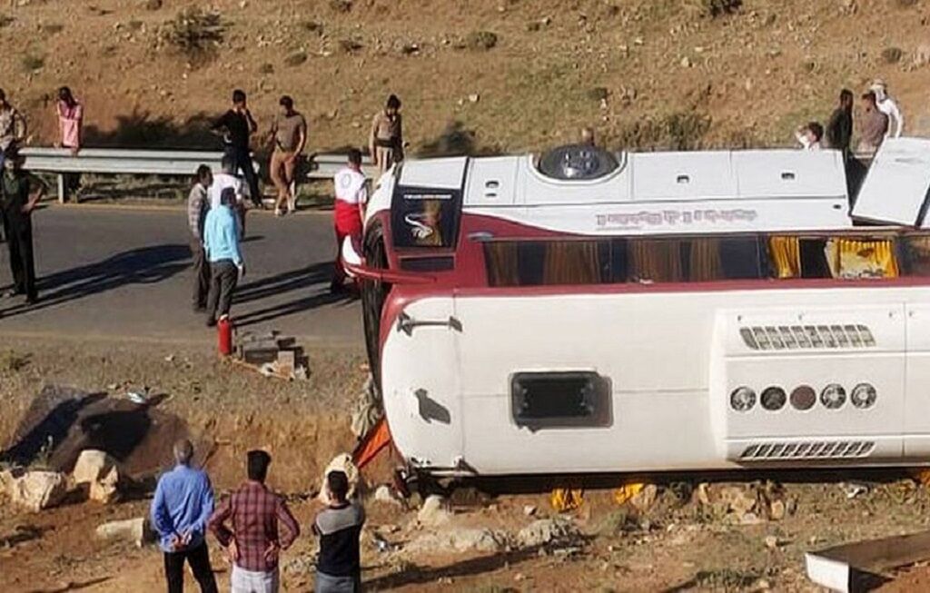 چهار زائر ایرانی بر اثر واژگونی اتوبوس در عراق جان باختند/ ۱۶ مصدوم