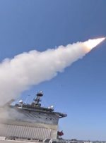 تصاویری از شلیک موشک بالستیک دوربرد از ناو جنگی سپاه