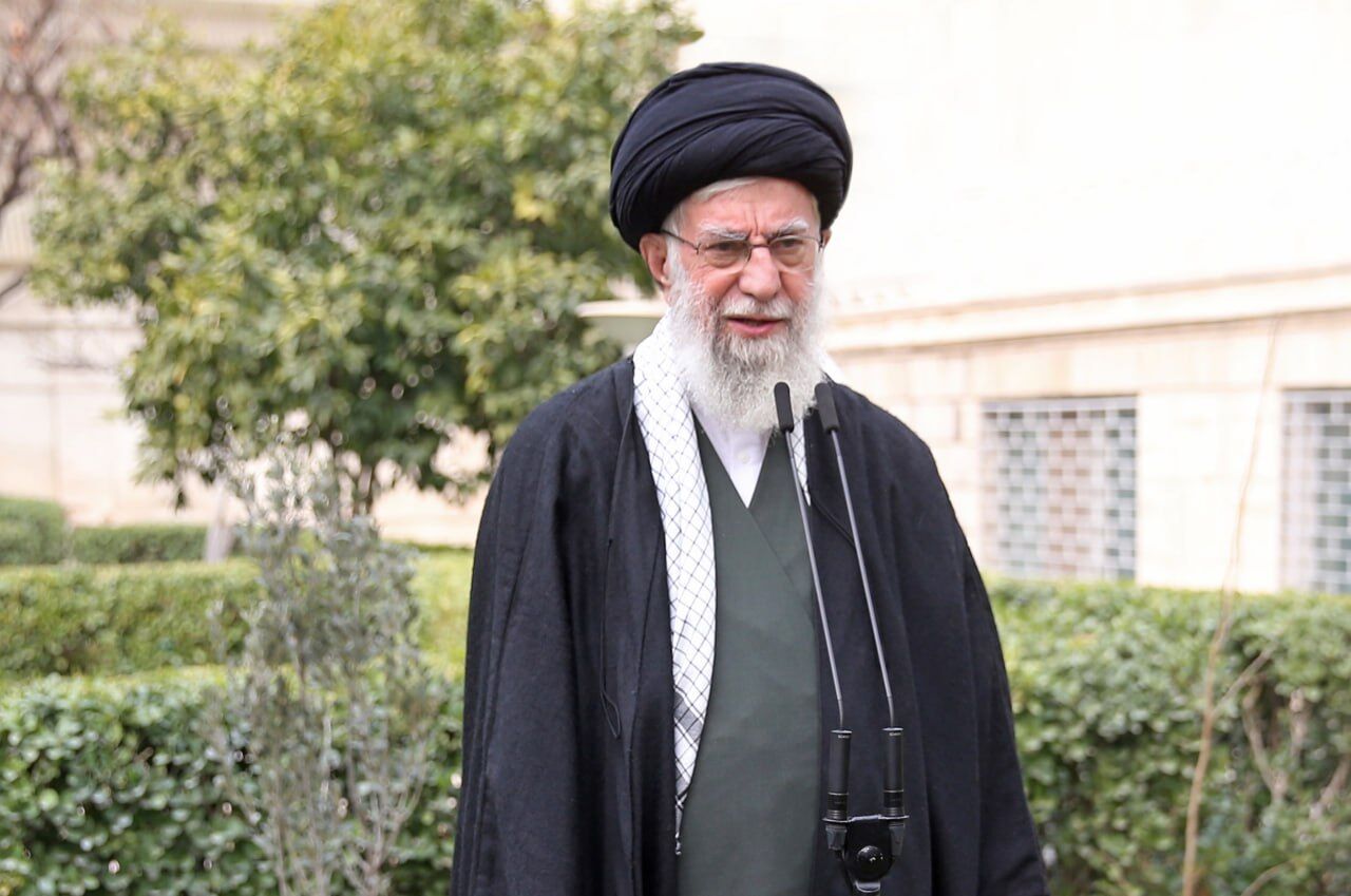 تشکر رهبر انقلاب از ملت ایران به خاطر حضور در پای صندوقهای رأی تشکر رهبر انقلاب از ملت ایران به خاطر حضور در پای صندوقهای رأی