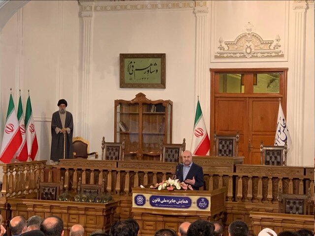 قالیباف: اگر قانون مبنای تصمیمگیری نباشد، جامعه دچار چالش میشود قالیباف: اگر قانون مبنای تصمیمگیری نباشد، جامعه دچار چالش میشود