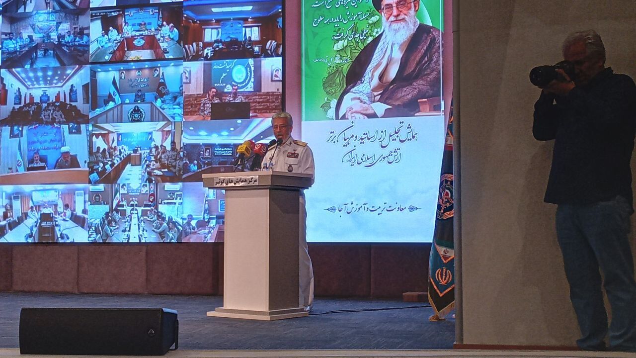 دریادار سیاری: اساتید، دانشجویان ارتش را برای مقابله با تهدیدات آینده آماده کنند دریادار سیاری: اساتید، دانشجویان ارتش را برای مقابله با تهدیدات آینده آماده کنند