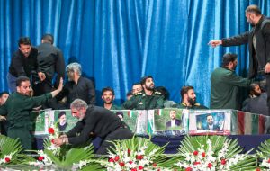 وداع و بدرقه غمگینانه مردم و مسئولان تهرانی با خدمتگزاران شهید