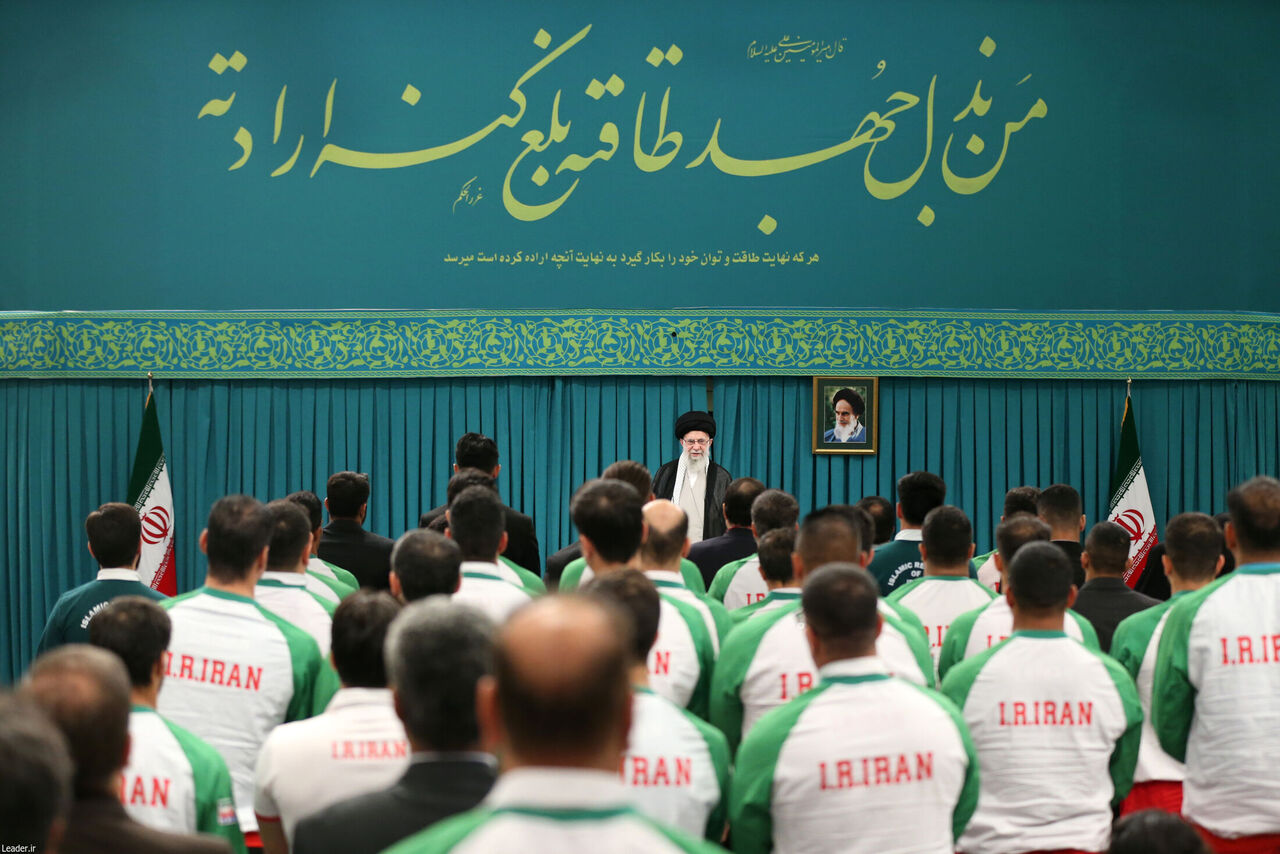 اعضای کاروانهای اعزامی ایران به بازیهای المپیک و پارالمپیک با رهبر انقلاب دیدار کردند اعضای کاروانهای اعزامی ایران به بازیهای المپیک و پارالمپیک با رهبر انقلاب دیدار کردند