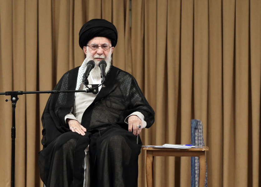 رهبر انقلاب: لبنان به حول و قوه‌ الهی دشمن متجاوز و خبیث و روسیاه را پشیمان می‌کند