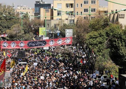 وداع باشکوه اصفهانیها با فرزند شهیدشان، سردار عباس نیلفروشان وداع باشکوه اصفهانیها با فرزند شهیدشان، سردار عباس نیلفروشان