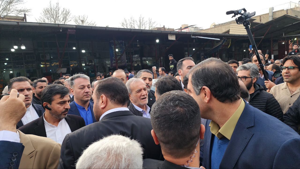 رییسجمهور از میدان مرکزی میوه وترهبار شهریار بازدید کرد رییسجمهور از میدان مرکزی میوه وترهبار شهریار بازدید کرد