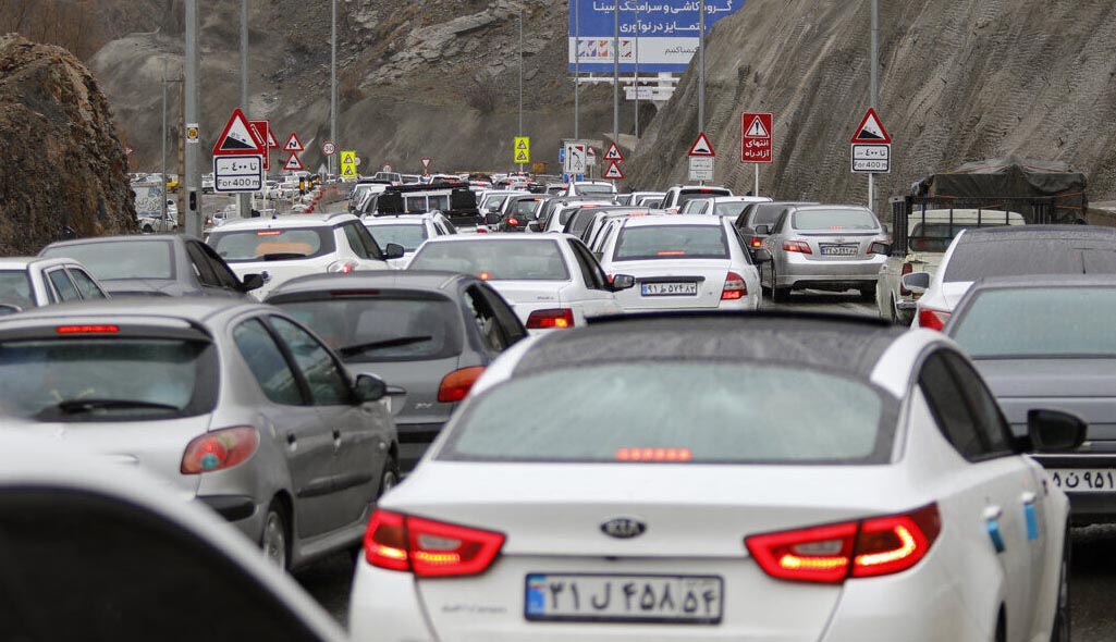 ترافیک سنگین در محورهای هراز، چالوس و آزادراه تهران- شمال ترافیک سنگین در محورهای هراز، چالوس و آزادراه تهران- شمال