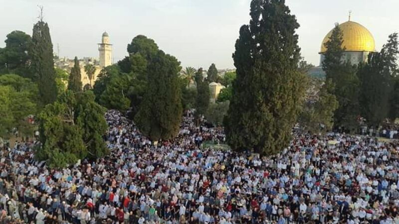 ۱۲۰ هزار فلسطینی نماز عید فطر را در مسجدالأقصی اقامه کردند ۱۲۰ هزار فلسطینی نماز عید فطر را در مسجدالأقصی اقامه کردند
