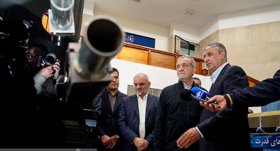 بازدید رئیس جمهور از نمایشگاه دستاوردهای صنعت هستهای بازدید رئیس جمهور از نمایشگاه دستاوردهای صنعت هستهای