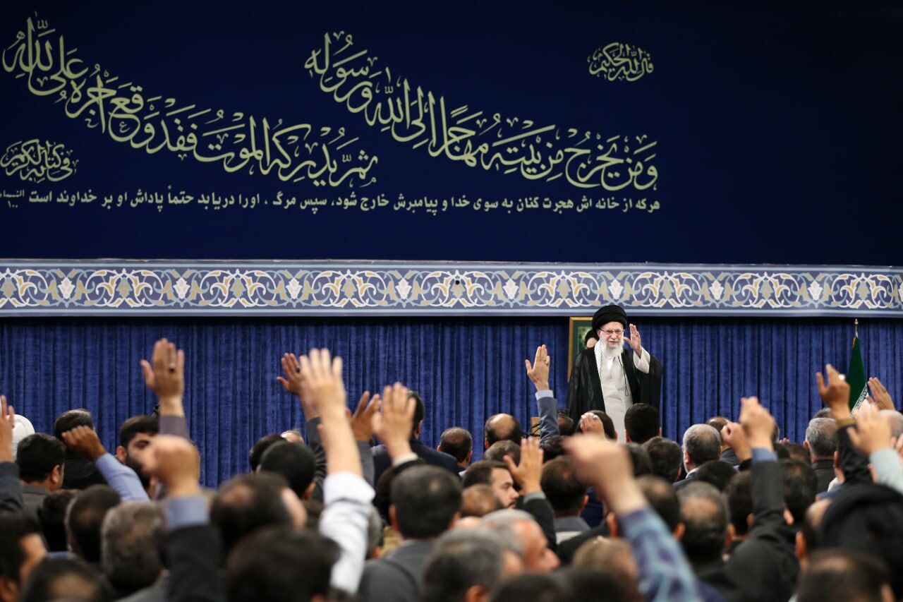 رهبر انقلاب: خدمات شهید رئیسی مایه آبرو، عزت و اعتبار ملی بود/ آمریکاییها یاوهگویی نکنند رهبر انقلاب: خدمات شهید رئیسی مایه آبرو، عزت و اعتبار ملی بود/ آمریکاییها یاوهگویی نکنند