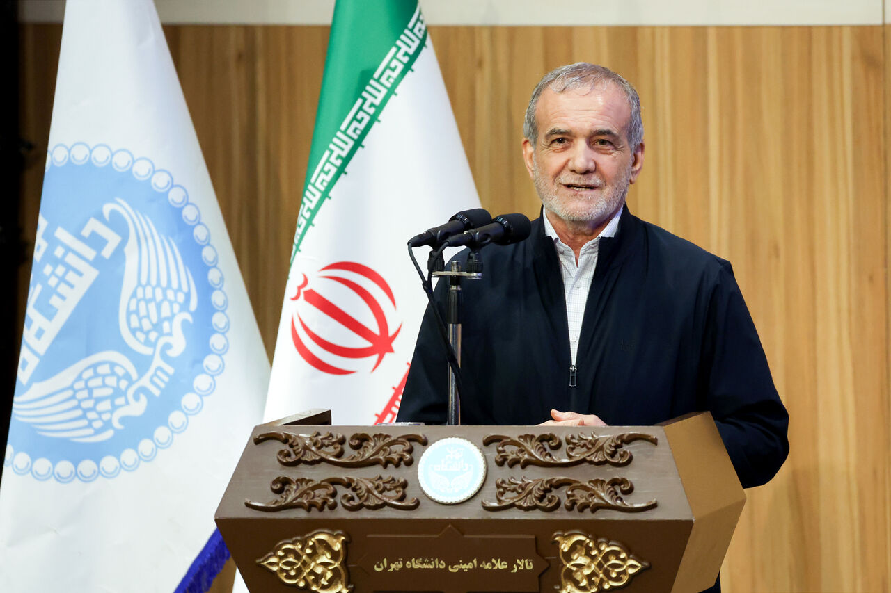 زنده نگهداشتن یاد شهدا ارزشمند، اما مهمتر آن است که راه آنان را ادامه دهیم زنده نگهداشتن یاد شهدا ارزشمند، اما مهمتر آن است که راه آنان را ادامه دهیم