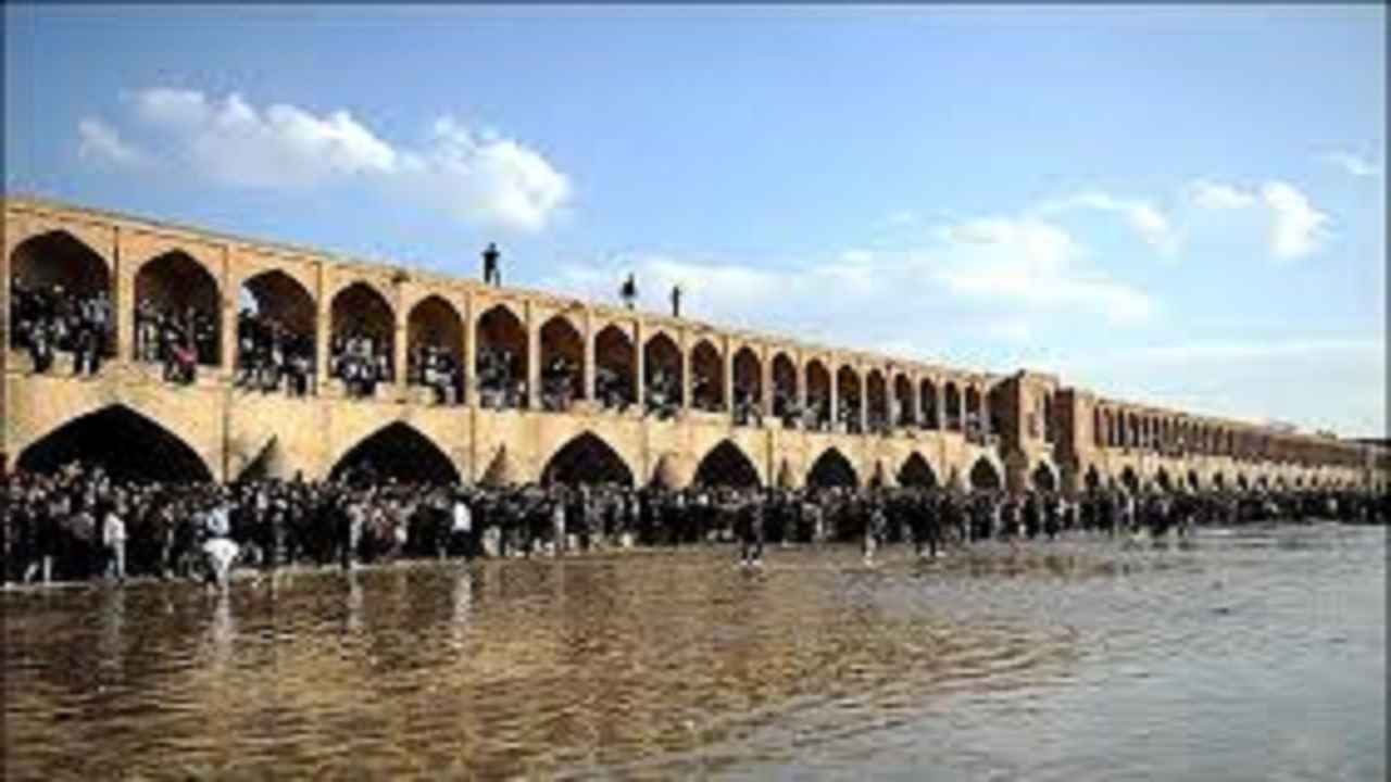 جاری شدن زایندهرود برای سومین بار طی یک ماه گذشته جاری شدن زایندهرود برای سومین بار طی یک ماه گذشته