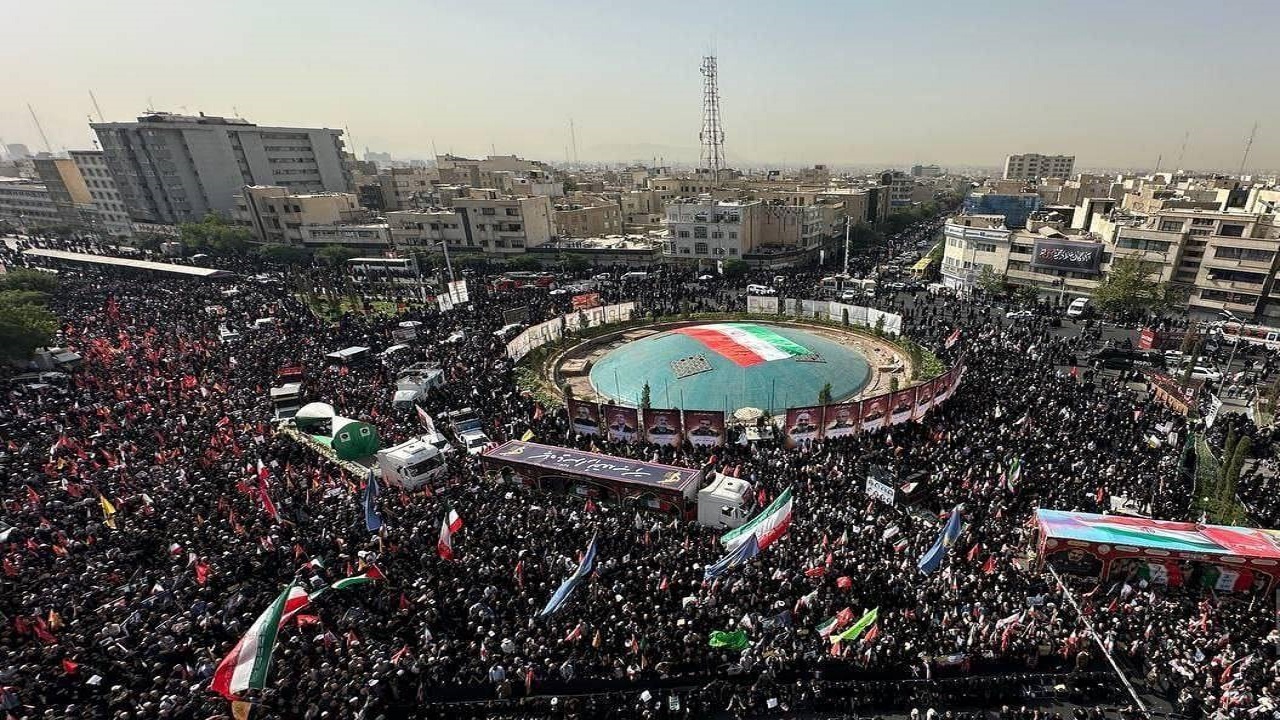 برگزاری مراسم تشییع شهدای اقتدار ملی با حضور مردم قدرشناس/ مقاومت همچنان ادامه دارد برگزاری مراسم تشییع شهدای اقتدار ملی با حضور مردم قدرشناس/ مقاومت همچنان ادامه دارد