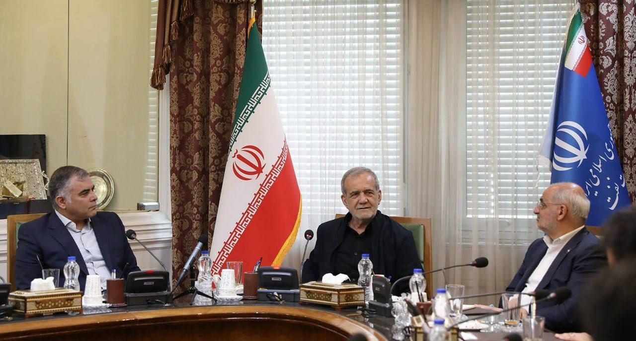 بازدید سرزده رئیسجمهور از وزارت نفت بازدید سرزده رئیسجمهور از وزارت نفت
