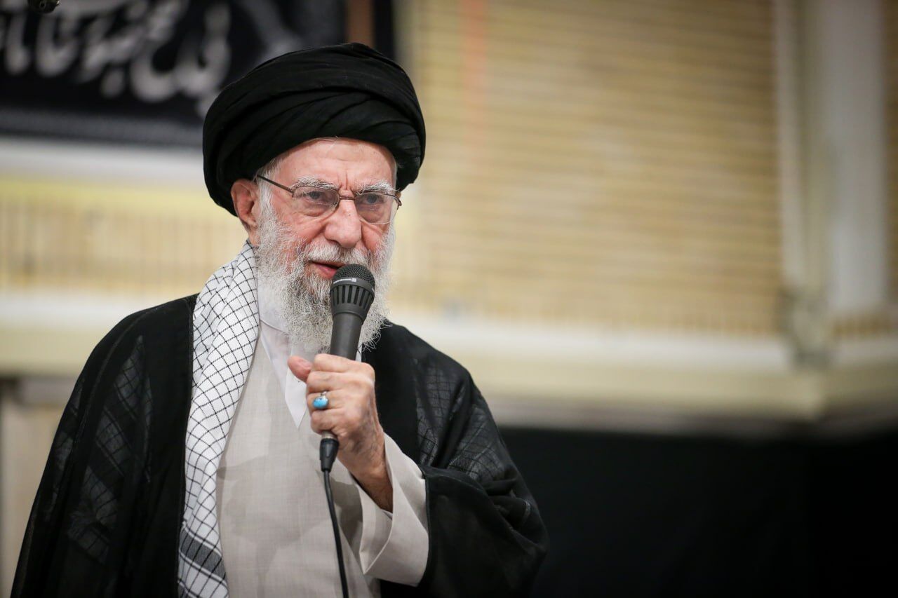 رهبر انقلاب: به کوری دشمن خواهیم توانست ایران را به اوج ترقی و افتخار برسانیم رهبر انقلاب: به کوری دشمن خواهیم توانست ایران را به اوج ترقی و افتخار برسانیم