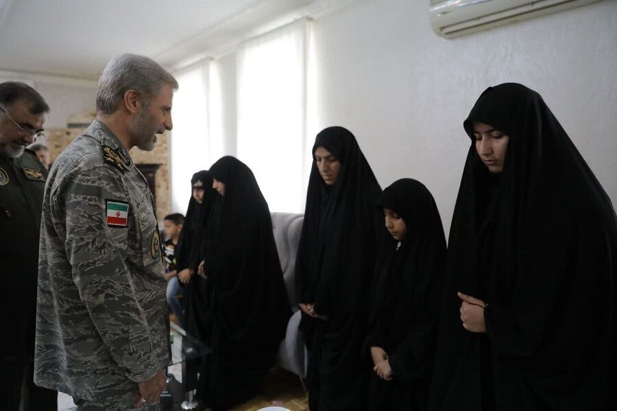 سرلشکر حاتمی: ملت ایران با انسجام، اقتدار و مقاومت توطئه دشمن را خنثی کرد سرلشکر حاتمی: ملت ایران با انسجام، اقتدار و مقاومت توطئه دشمن را خنثی کرد