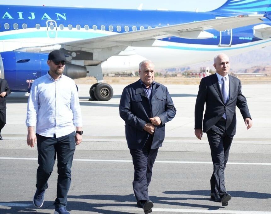 معاون نخستوزیر جمهوری آذربایجان وارد تبریز شد +فیلم معاون نخستوزیر جمهوری آذربایجان وارد تبریز شد +فیلم
