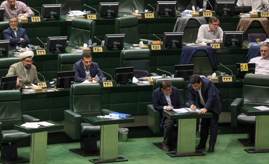 ساعات کار کارکنان ۴۴ ساعت تعیین شد/ ارجاع دوباره اصلاح تعطیلی پنجشنبهها به کمیسیون ساعات کار کارکنان ۴۴ ساعت تعیین شد/ ارجاع دوباره اصلاح تعطیلی پنجشنبهها به کمیسیون