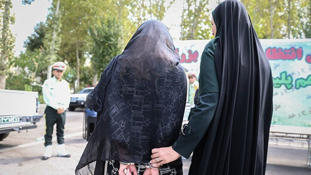 سرقت لوازم خودرو با سرکردگی یک زن سرقت لوازم خودرو با سرکردگی یک زن