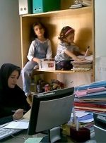شرایط بهره‌برداری مادران شاغل از کاهش سن بازنشستگی