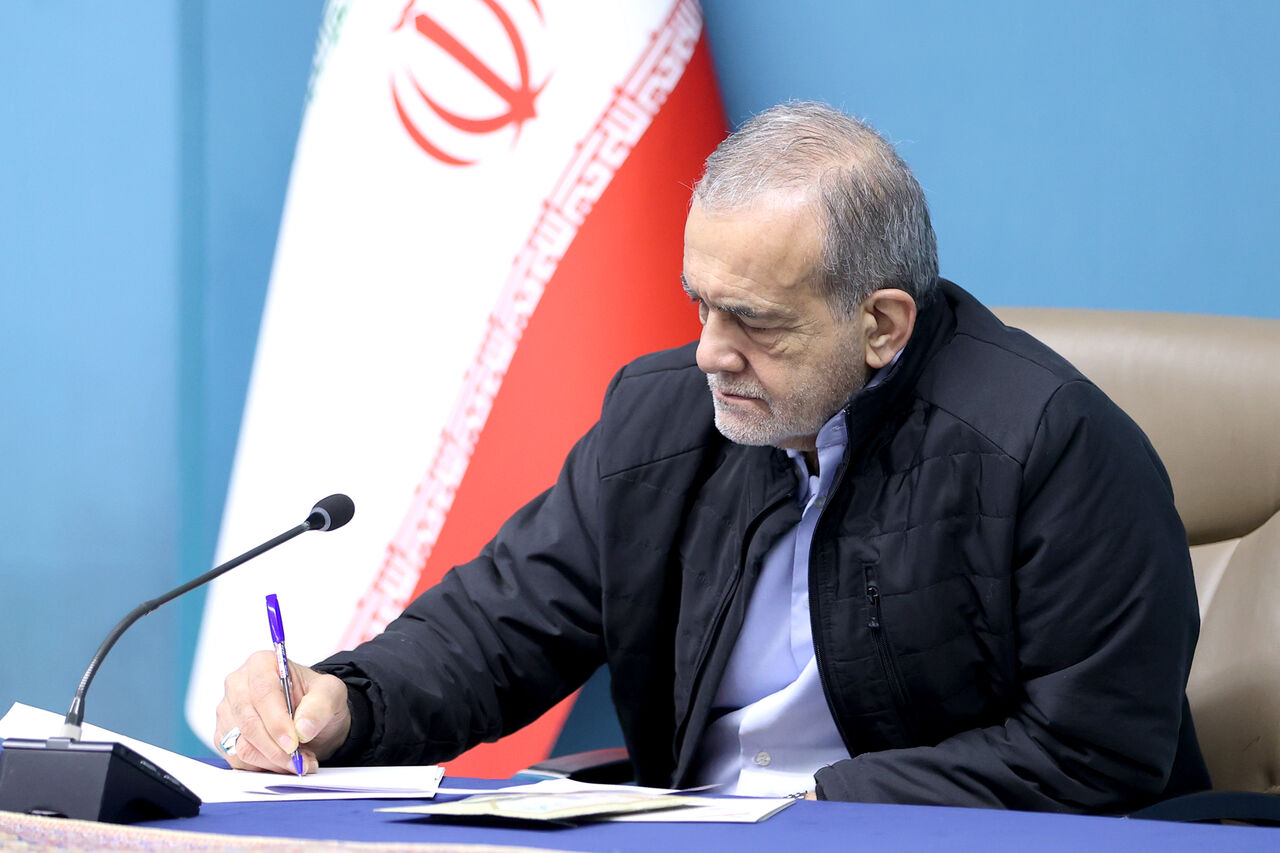 پزشکیان: اردبیل می‌تواند در عرصه اقتصاد ملی و منطقه‌ای نقش محوری ایفا کند