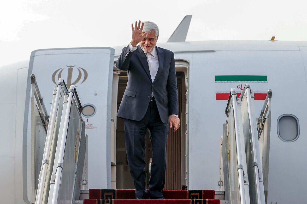 عارف عازم روسیه شد عارف عازم روسیه شد