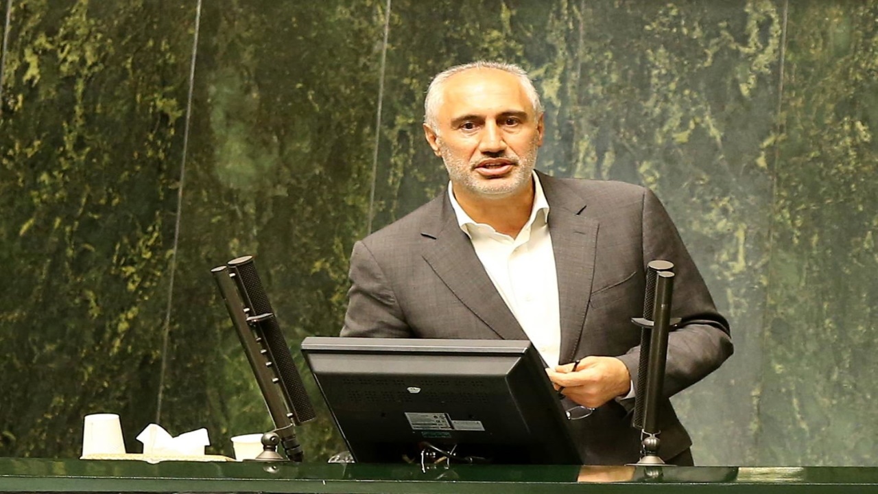 واردات ۶ میلیارد دلاری بنزین باعث کم شدن پول نان، دارو و بنیه دفاعی میشود واردات ۶ میلیارد دلاری بنزین باعث کم شدن پول نان، دارو و بنیه دفاعی میشود