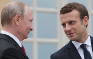 کرملین از آمادگی پوتین برای گفت‌وگو با مکرون خبر داد
