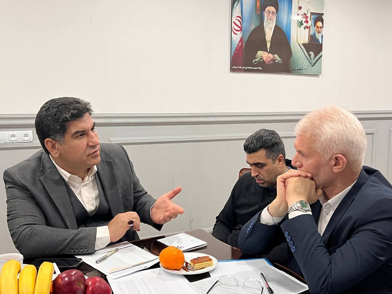 حضور اسبقیان در فدراسیون بوکس حضور اسبقیان در فدراسیون بوکس