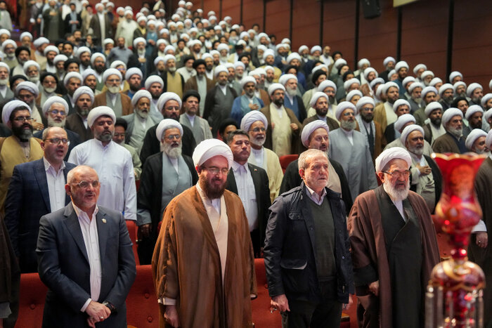 پزشکیان: مقابله با راهبردهای دشمن نیازمند وحدت، تعامل با همسایگان و تکیه برمردم است پزشکیان: مقابله با راهبردهای دشمن نیازمند وحدت، تعامل با همسایگان و تکیه برمردم است