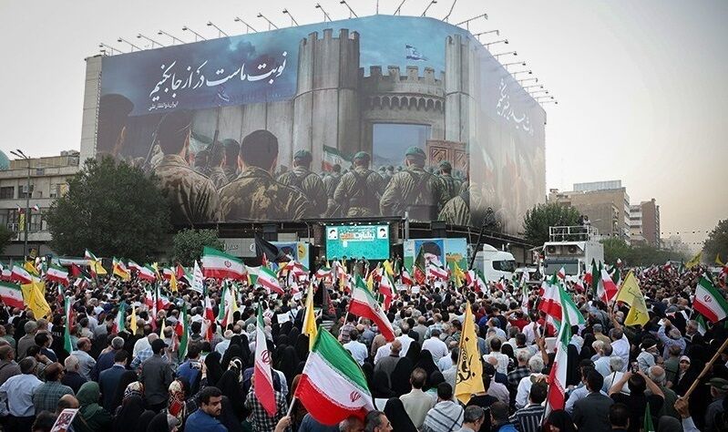 قیام حماسی ایران در اعلام تنفر از جنایات تروریست‌های آمریکایی ـ صهیونیستی