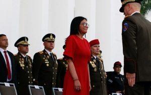 ارتش و پلیس ونزوئلا به رئیس جمهور موقت این کشور سوگند وفاداری یاد کردند