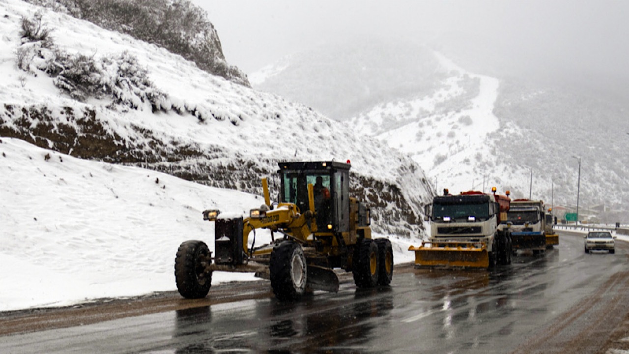 باران و برف در جاده‌های ۱۷ استان