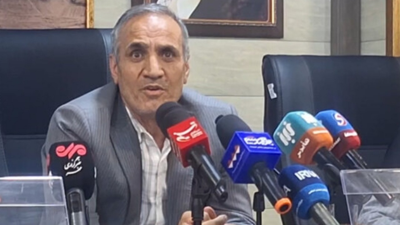 دود اطراف پرند مربوط به آتش سوزی در نیزارهای خشک است دود اطراف پرند مربوط به آتش سوزی در نیزارهای خشک است