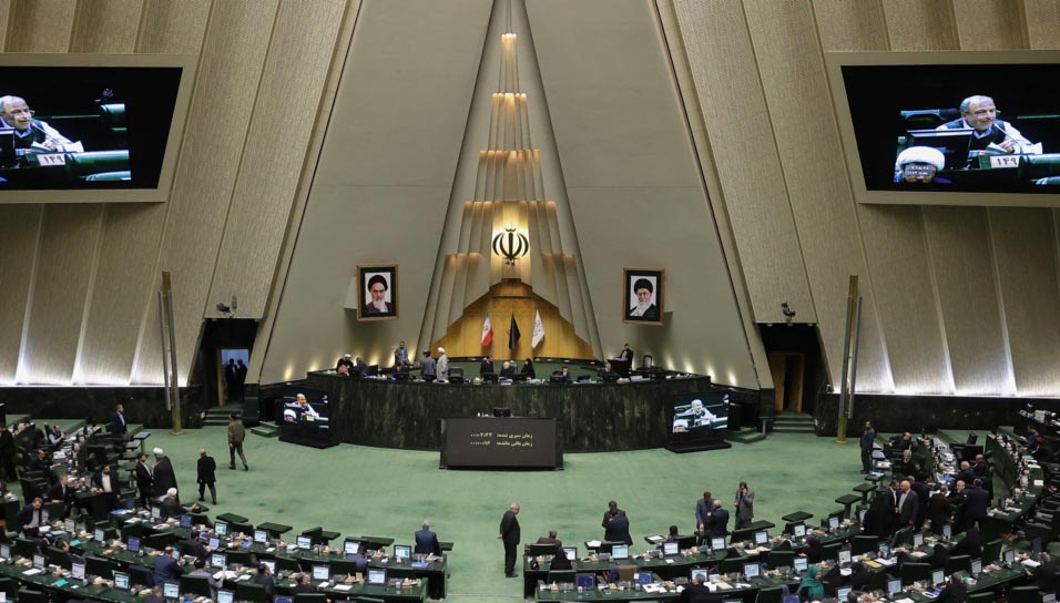 حمایت نمادین نمایندگان مجلس از سپاه حمایت نمادین نمایندگان مجلس از سپاه