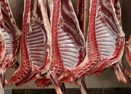 روند کاهشی قیمت گوشت ادامه دارد/ بازار دام در مسیر تعادل قرار گرفته است