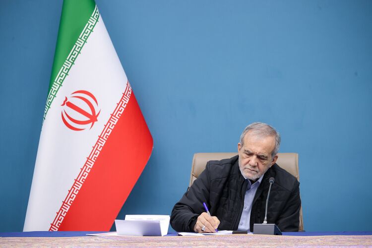 پزشکیان: ترور فرمانده بزرگ امت اسلام جنگ آشکار با مسلمانان به ویژه شیعیان عالم است