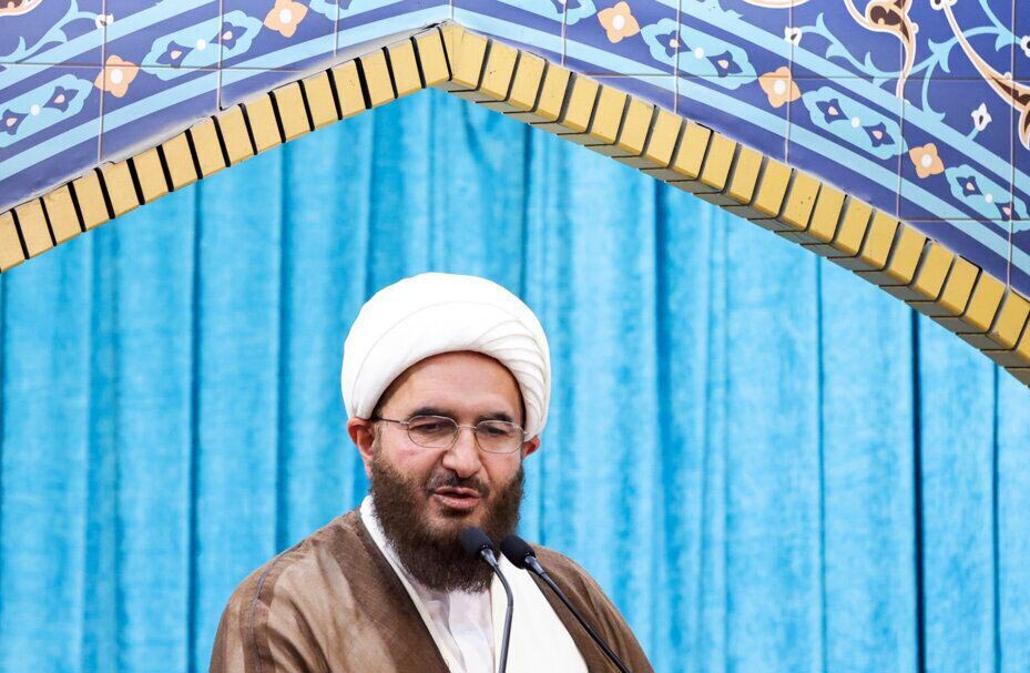 حاج علی اکبری: تنگه هرمز قابل مذاکره نیست/ «موشک آبی» آماده پرتاب به قلب دشمن است