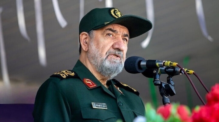 محسن رضایی: پاسخ هر شلیک و تجاوزی، رگبار موشک و پهپاد است
