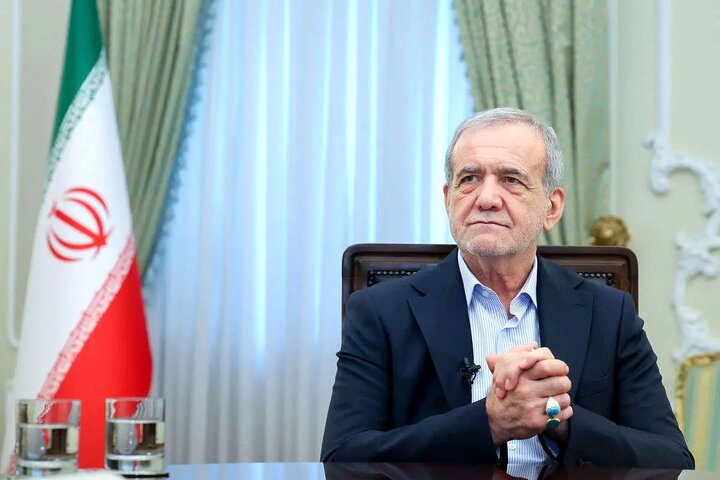 پزشکیان: با رهبری انقلاب تجدید پیمان می‌کنم که از سرمایه وحدت و انسجام حفاظت کنم