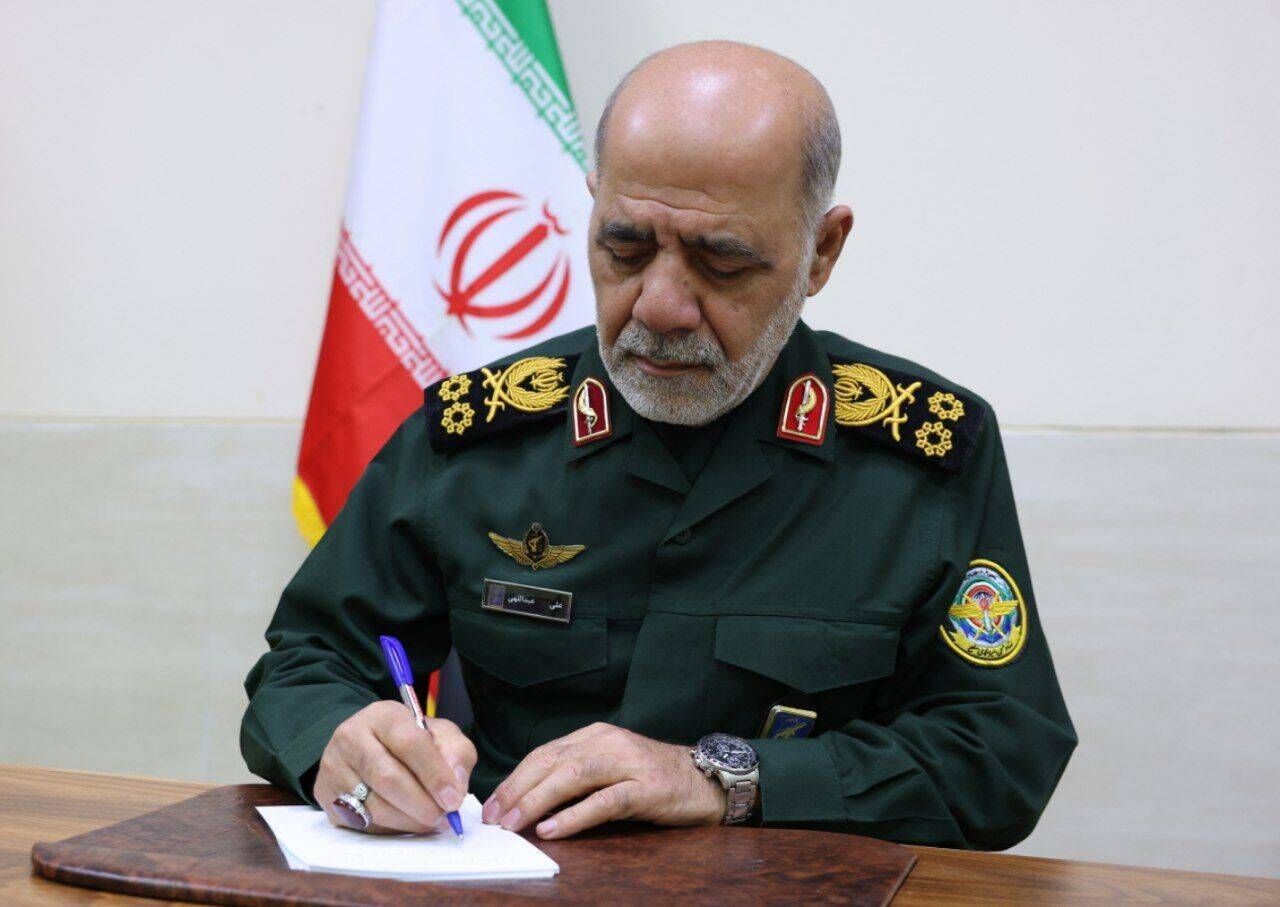 هشدار رئیس ستاد کل نیروهای مسلح در خصوص کمک به ارتش متجاوز آمریکا هشدار رئیس ستاد کل نیروهای مسلح در خصوص کمک به ارتش متجاوز آمریکا