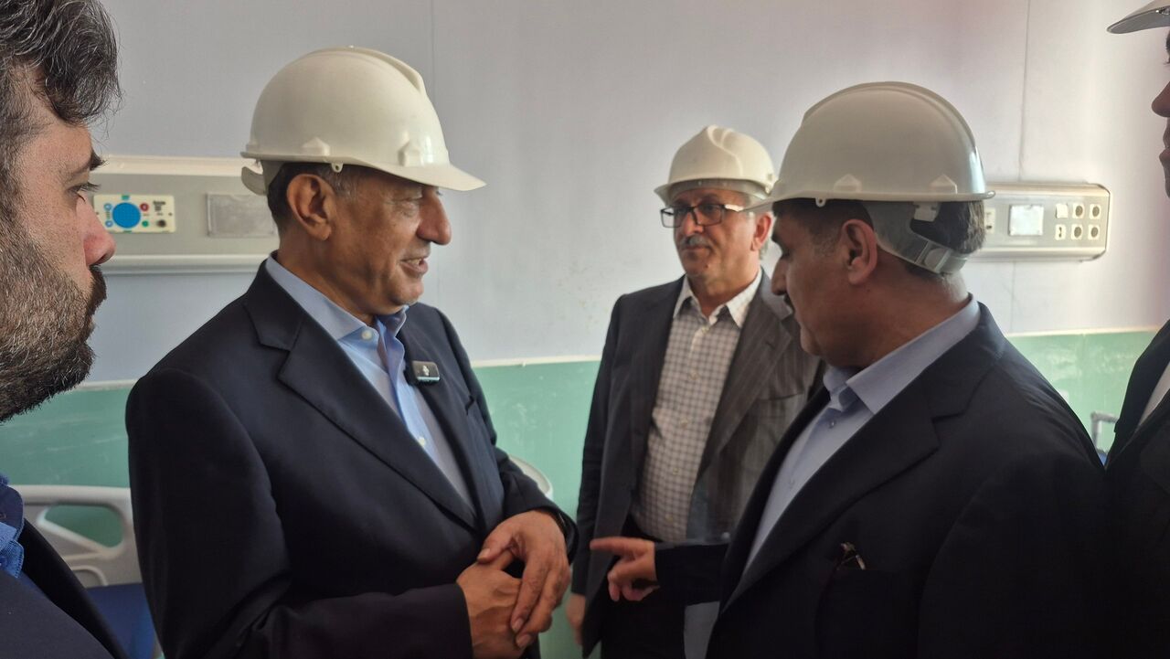 بازدید معاون اجرایی رئیس‌جمهور از بیمارستان ۴۰۰ تختخوابی لاکان