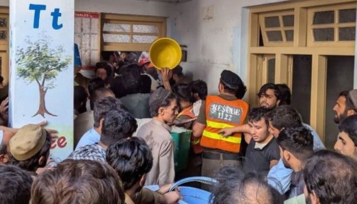 ریزش سقف مدرسه در پاکستان جان ۱۷ دانش آموز را گرفت